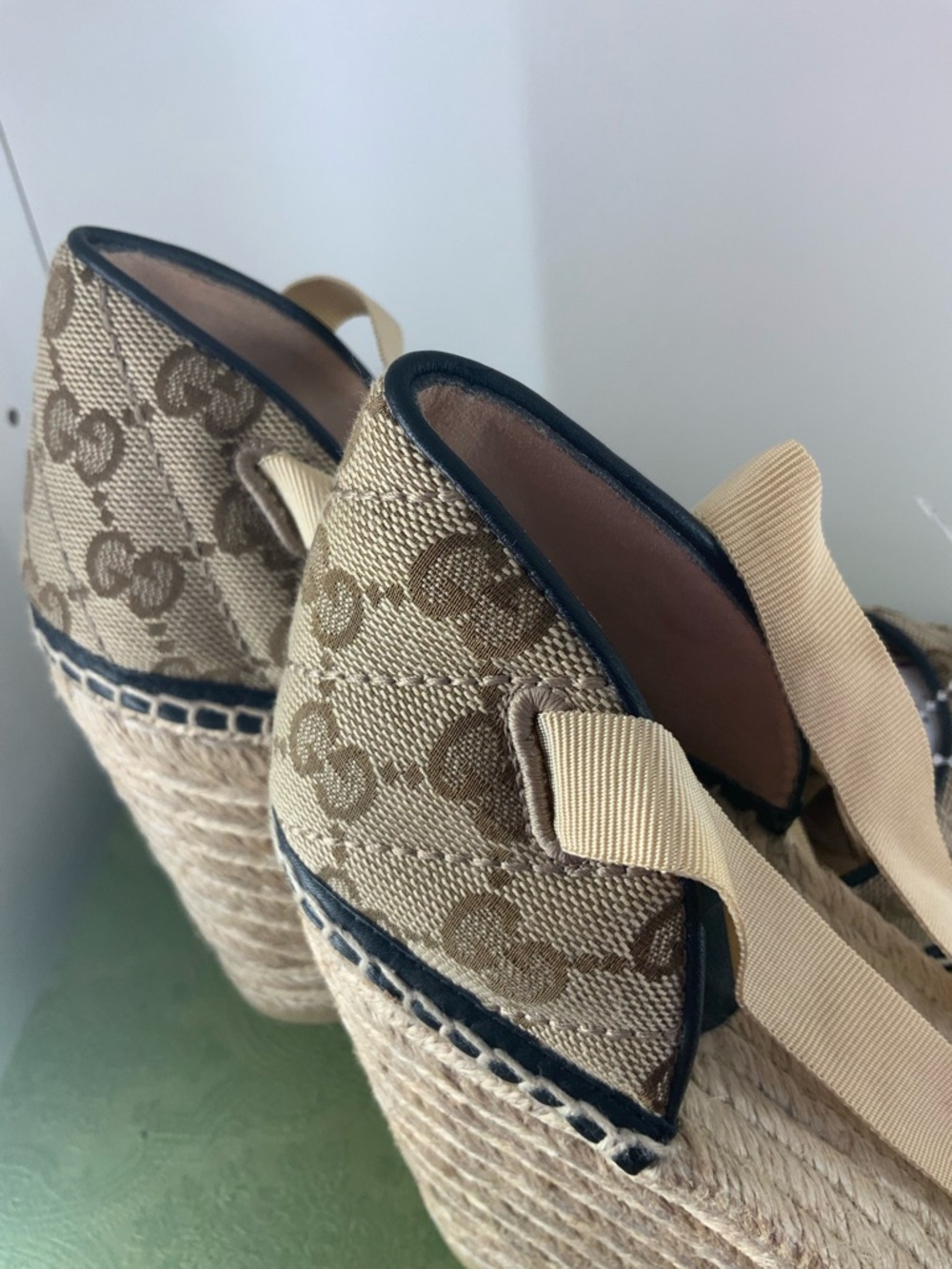 Pre Owned Gucci Brown Sz 39 Tan Monogram Espadrille Wedge with Gold Double GG - Picture 8 of 9